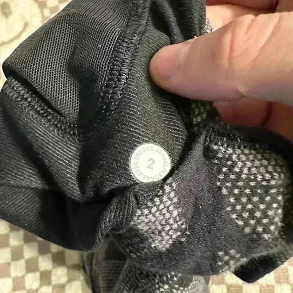 Lululemon camo joggers size 2 - Picture 6 of 6